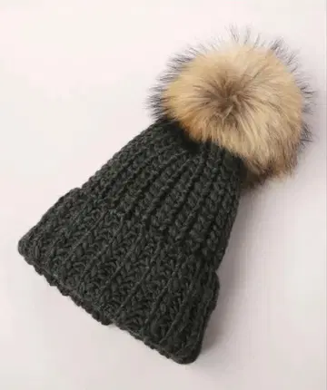 카시라 다크 그레이 니트 모자 퍼 폼폼 포함