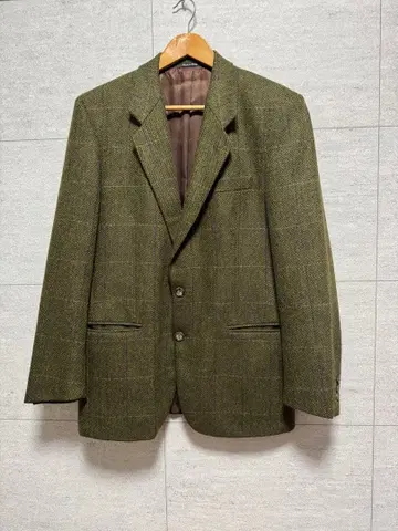 올리브 그린 체크 무늬 테일러드 자켓 이탈리아제