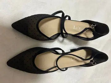 LeTao 도트 무늬 블랙 펌프스 중간 힐 루타론