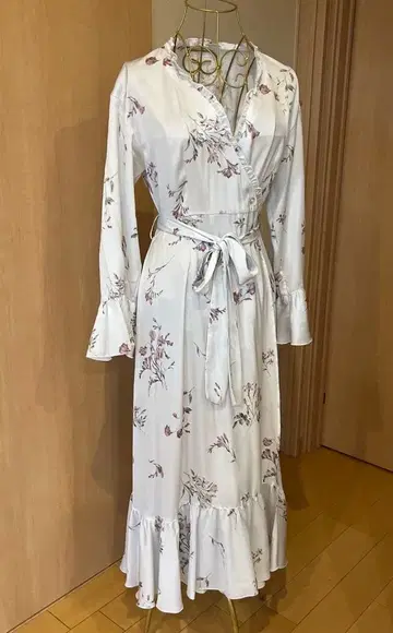 [컨디션 최상] SNIDEL HOME 꽃무늬 롱 원피스 (벨트 끈 포함)
