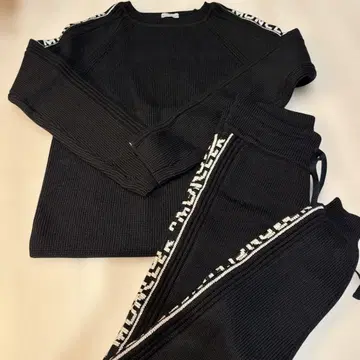 MONCLER 블랙 니트 셋업