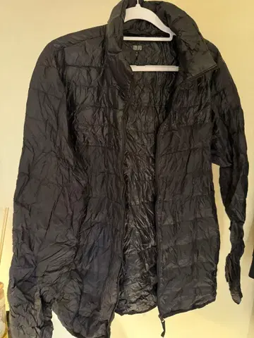 유니클로 M 사이즈 울트라 라이트 다운 블랙 자켓