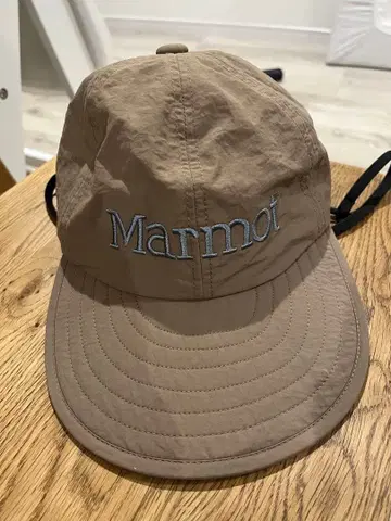 아리하라 미유키 착용 베이지 Marmot Long Bill Cap