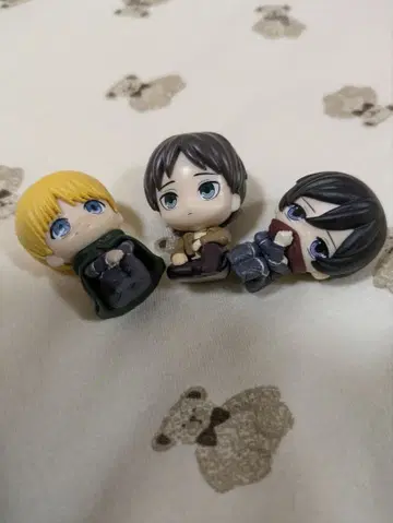 진격의 거인 기다림 엘렌 미카사 알민 피규어 세트