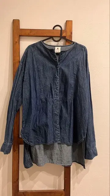 다크 데님 버튼 달린 셔츠