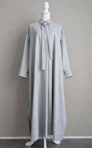 ebure 밀드 비스 울 보타이 원피스 에브르 25SS