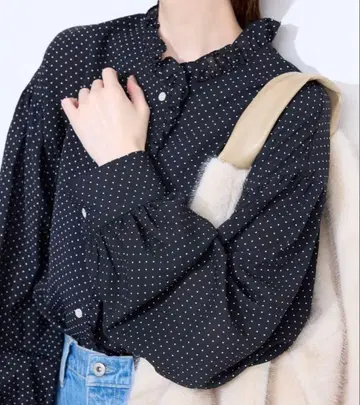 슬로브 이에나 도트 미니 프릴 블라우스