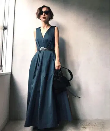Ameri 아메리 Lady Tuck Flare Dress