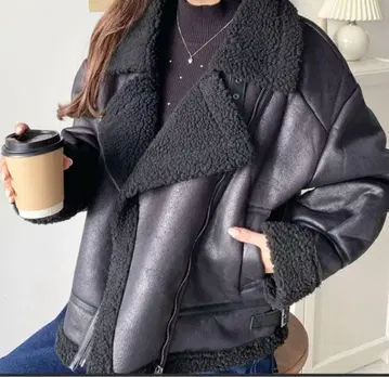 블랙 인조 가죽 보아 자켓