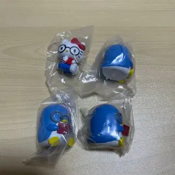 산리오 가챠가챠 안경꼬마 턱시도샘 헬로키티