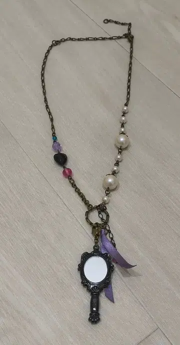 안나수이 목걸이 손거울 모티브 새상품급