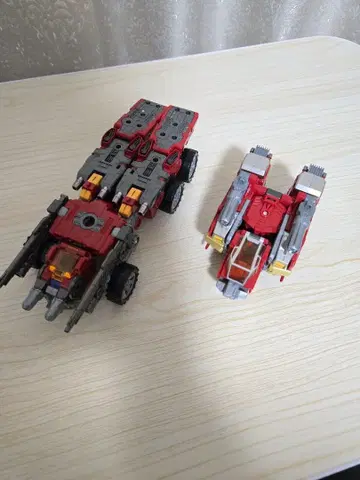 다이아클론 배틀 콘보이 빨간색 버전