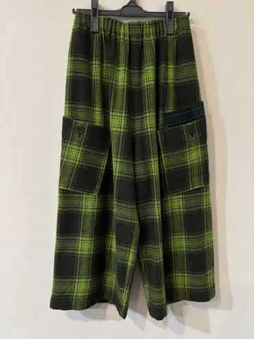 미사용 새상품 크레센트 와이드 팬츠 블랙과 그린 체크 무늬
