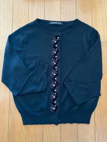 스트로베리 필드 벨로아 리본과 비쥬가 귀여운 가디건 펄 겨울