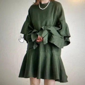 올리브 그린 프릴 슬리브 미니 원피스