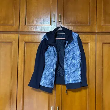 미사용 새상품 네이비/그레이 퀼팅 자켓 후드 부착