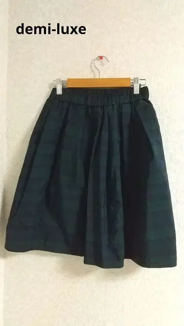 데미-럭스 무릎 기장 스커트