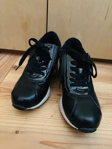 히로코코시노 스니커즈 블랙