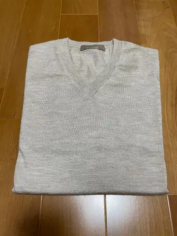 크루치아니 V넥 니트