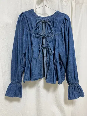 데님 프릴 달린 상의 블라우스