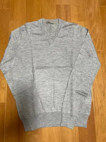 크루치아니 V넥 니트