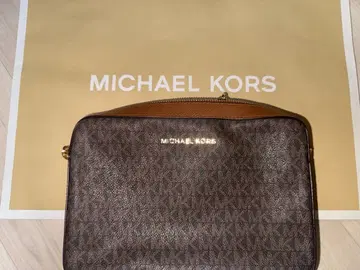 MICHAEL KORS 브라운 숄더백