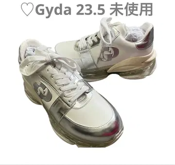 Gyda 화이트 실버 스니커즈 23.5