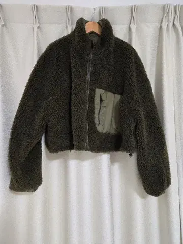 ZARA 카키색 리버서블 보아 아우터 L 사이즈 숏 기장