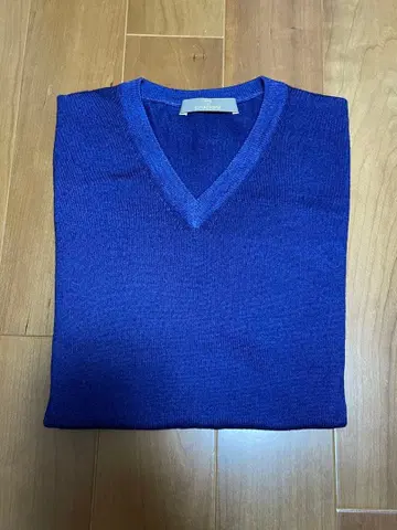 크루치아니 V넥 니트