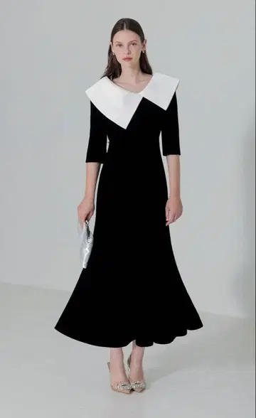 Leja 배색 비대칭 빅 칼라 벨로아 머메이드 실루엣 드레스 원피스