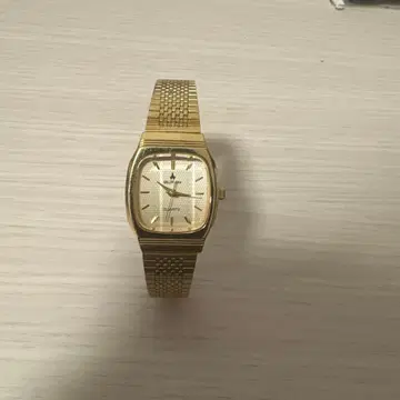 골드 스퀘어형 쿼츠 손목시계