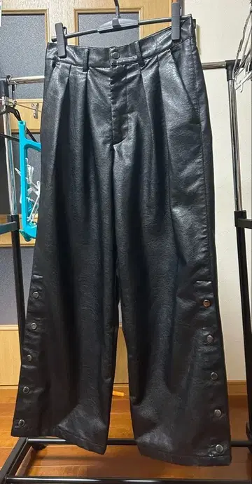 완판템 CLEL 사이드 버튼 가죽 와이드 팬츠 블랙 S