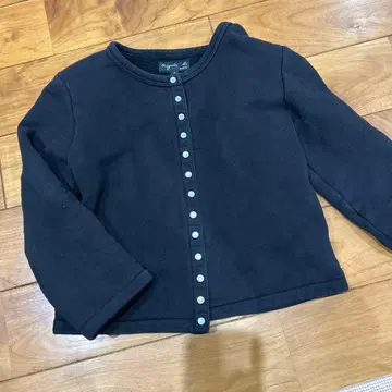 아그네스 베 가디건 프레션