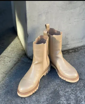 베이지 가죽 사이드 고어 부츠