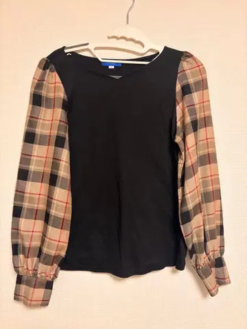 체크 무늬 퍼프 슬리브 긴팔 상의