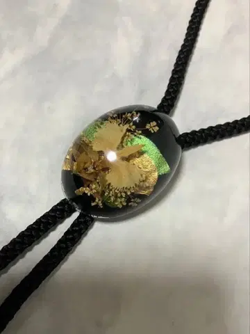 루프 타이 금박 장식 포함