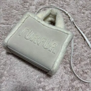 FURFUR 아이보리 무스탕 토트백