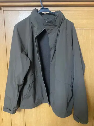 유니클로 윈드프루프 스탠드 블루종