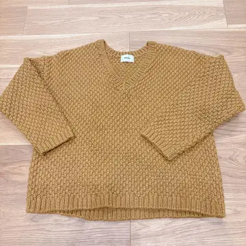 RIM.ARK 머스타드 V넥 니트 스웨터