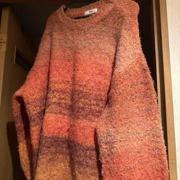 오렌지 계열 그라데이션 크루넥 니트