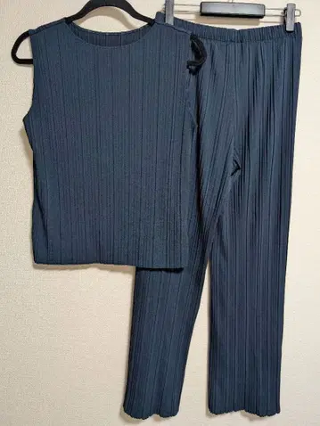 다크 블루 플리츠 셋업