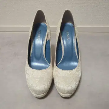 베니루 아이보리 레이스 하이힐 펌프스 34