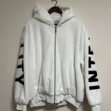 화이트 플리스 자켓 후드 부착