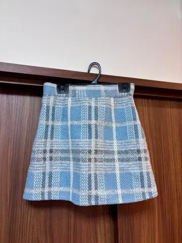 [ 새상품급 ] 블루 계열 체크 무늬 사다리꼴 미니 스커트 겨울 소재