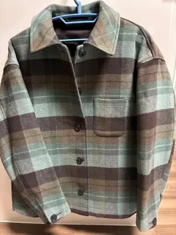 유니클로 체크 무늬 캐주얼 자켓