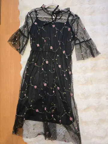 LILY BROWN 꽃무늬 자수 레이스 원피스 freesize