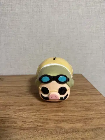 붉은 돼지 저금통