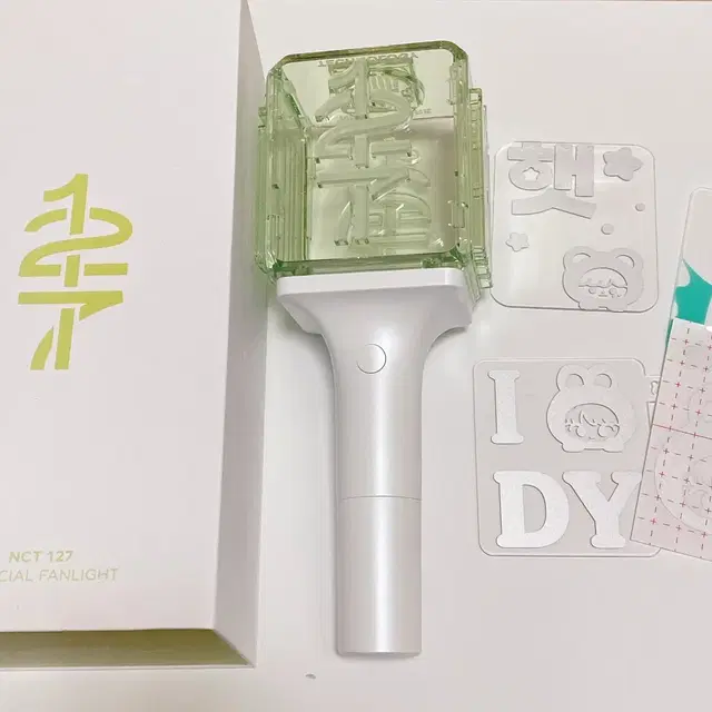 Nct127 믐뭔봄 응원봉 뉴믐 엔시티 도영 반스 다님 반사스티커