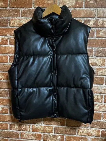 새상품급 ZARA 가죽 다운 베스트 사이즈 L 블랙