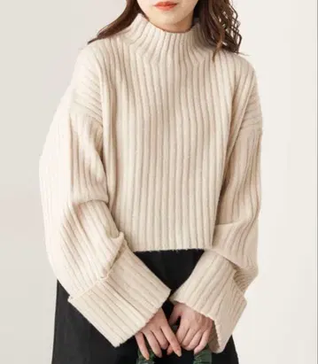 Chico 치코 숏 기장 볼트넥 와이드 리브 니트